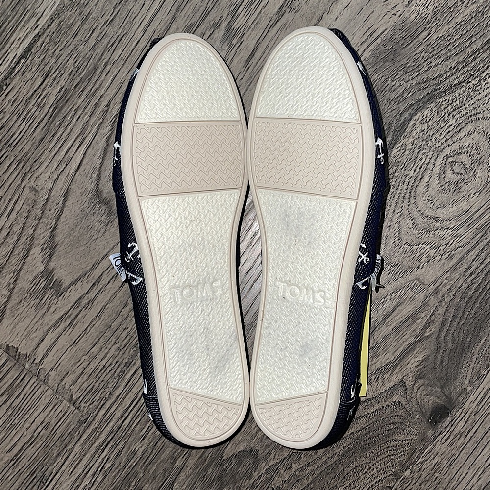 Toms - Picture 8 of 9
